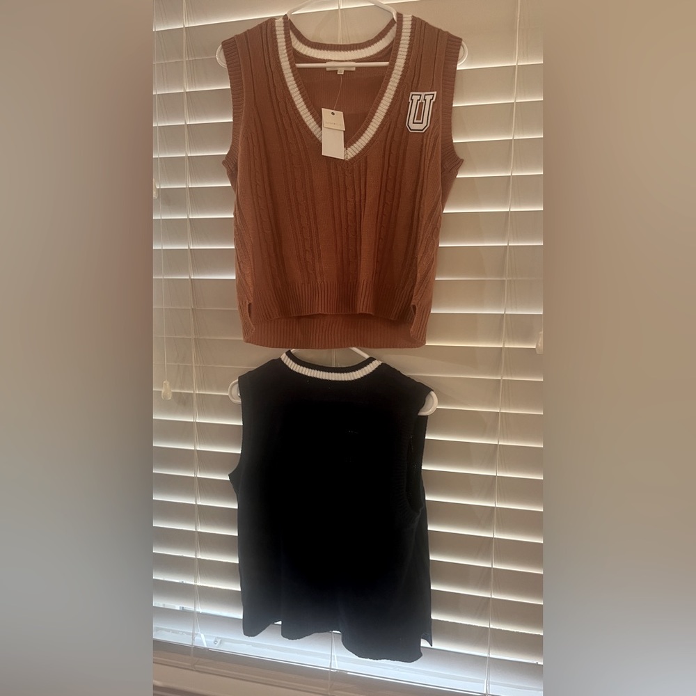 Sleeveless sweater vests, size M, Navy blue and brown